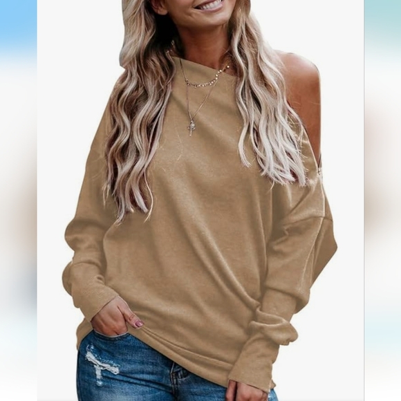 Off-The-Shoulder Zip Top - Picture 15 of 16